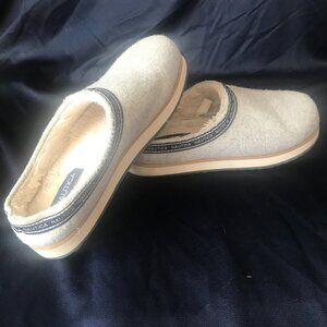 NAUTICA: GRAY FELT MULES WITH NAVY ACCENT SIZE 6